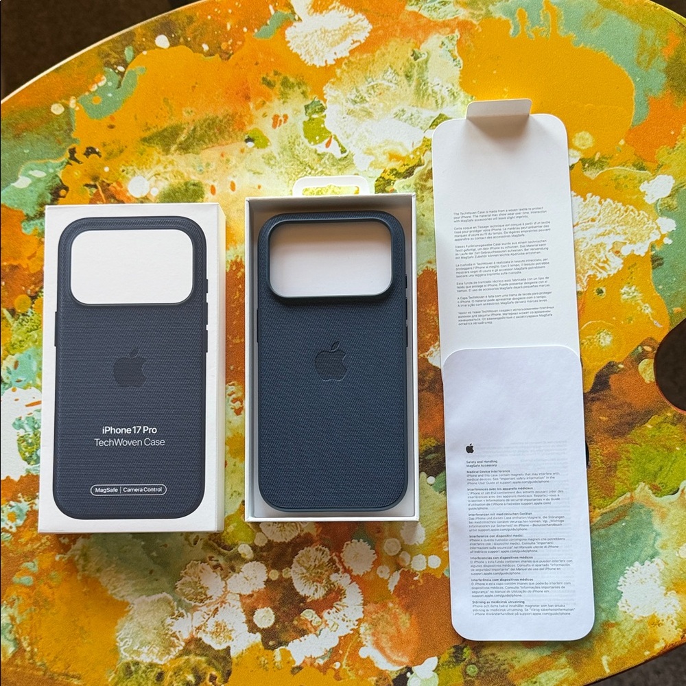 Apple TechWoven Case for iPhone 17 Pro - Dark Blue - Picture 2 of 4